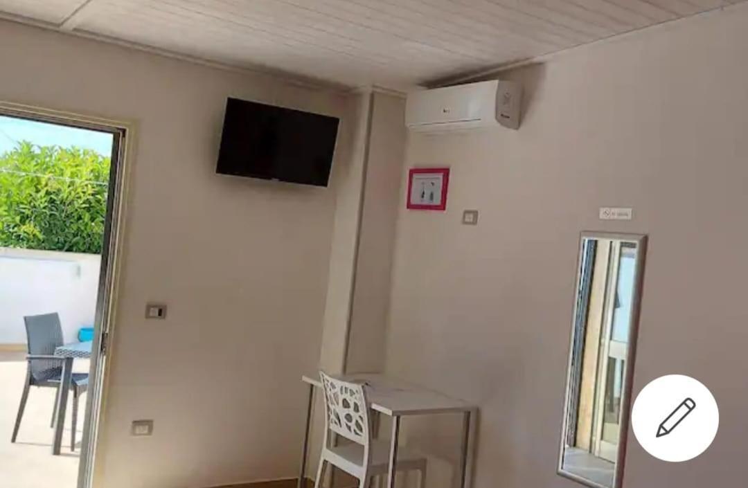 Briciola'S Rooms Порто-Чезарео Екстер'єр фото