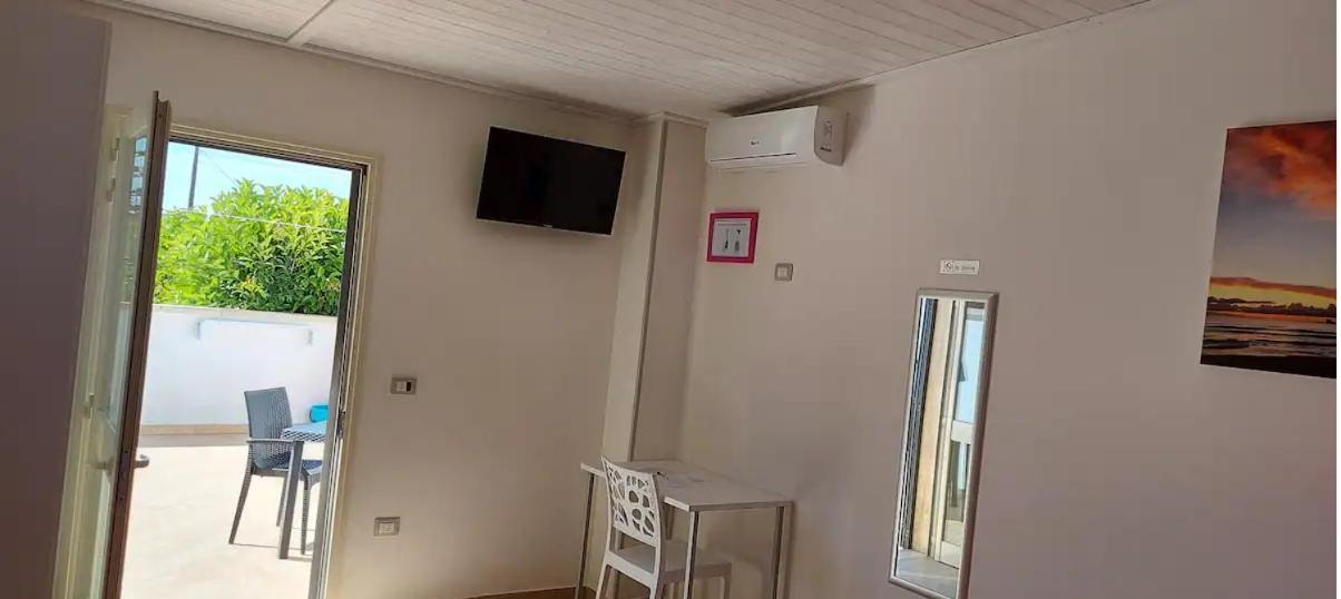 Briciola'S Rooms Порто-Чезарео Екстер'єр фото